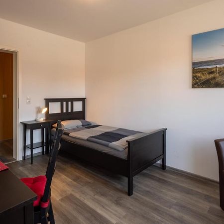 Gaestehaus Olympia Wilhelmshaven - Moderne Einzelzimmer Mit Eigenem Bad Fuer Monteure Schortens Bagian luar foto