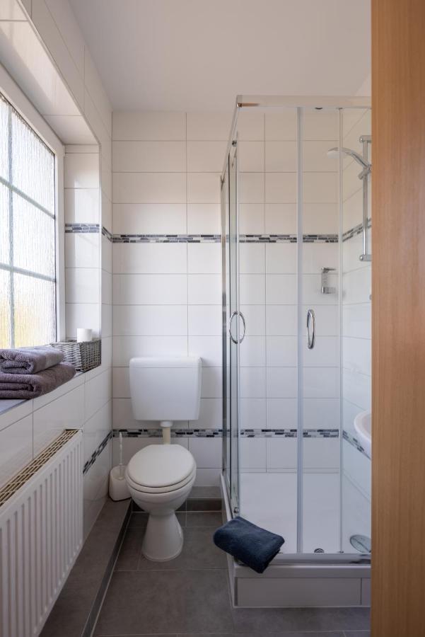 Gaestehaus Olympia Wilhelmshaven - Moderne Einzelzimmer Mit Eigenem Bad Fuer Monteure Schortens Bagian luar foto
