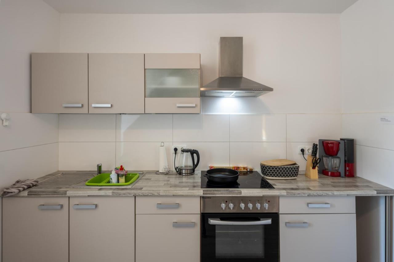 Gaestehaus Olympia Wilhelmshaven - Moderne Einzelzimmer Mit Eigenem Bad Fuer Monteure Schortens Bagian luar foto